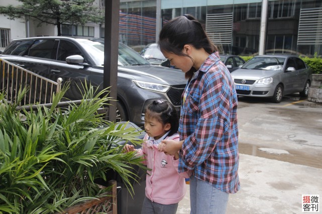 18岁少女生下孩子被确诊患重病,夫妻被赶出家门住铁皮房4年休闲区蓝鸢梦想 - Www.slyday.coM 18岁少女生下孩子被确诊患重病,夫妻被赶出家门住铁皮房4年休闲区蓝鸢梦想 - Www.slyday.coM