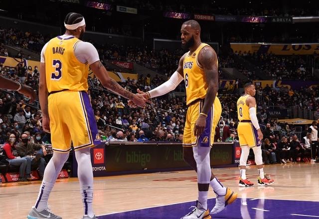 上任三把火！湖人新帅怒批球星，矛头指向詹姆斯威少休闲区蓝鸢梦想 - Www.slyday.coM