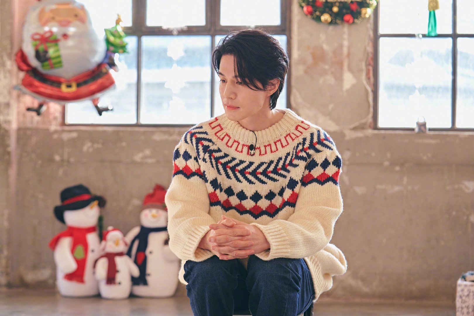 李栋旭参加节目宣传新作品圣诞毛衣节日味儿有了