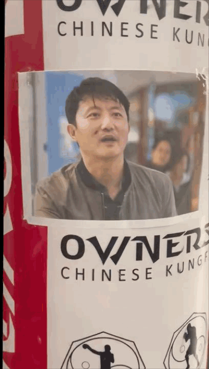 金波照片被贴到了拳击馆的沙袋上被暴揍