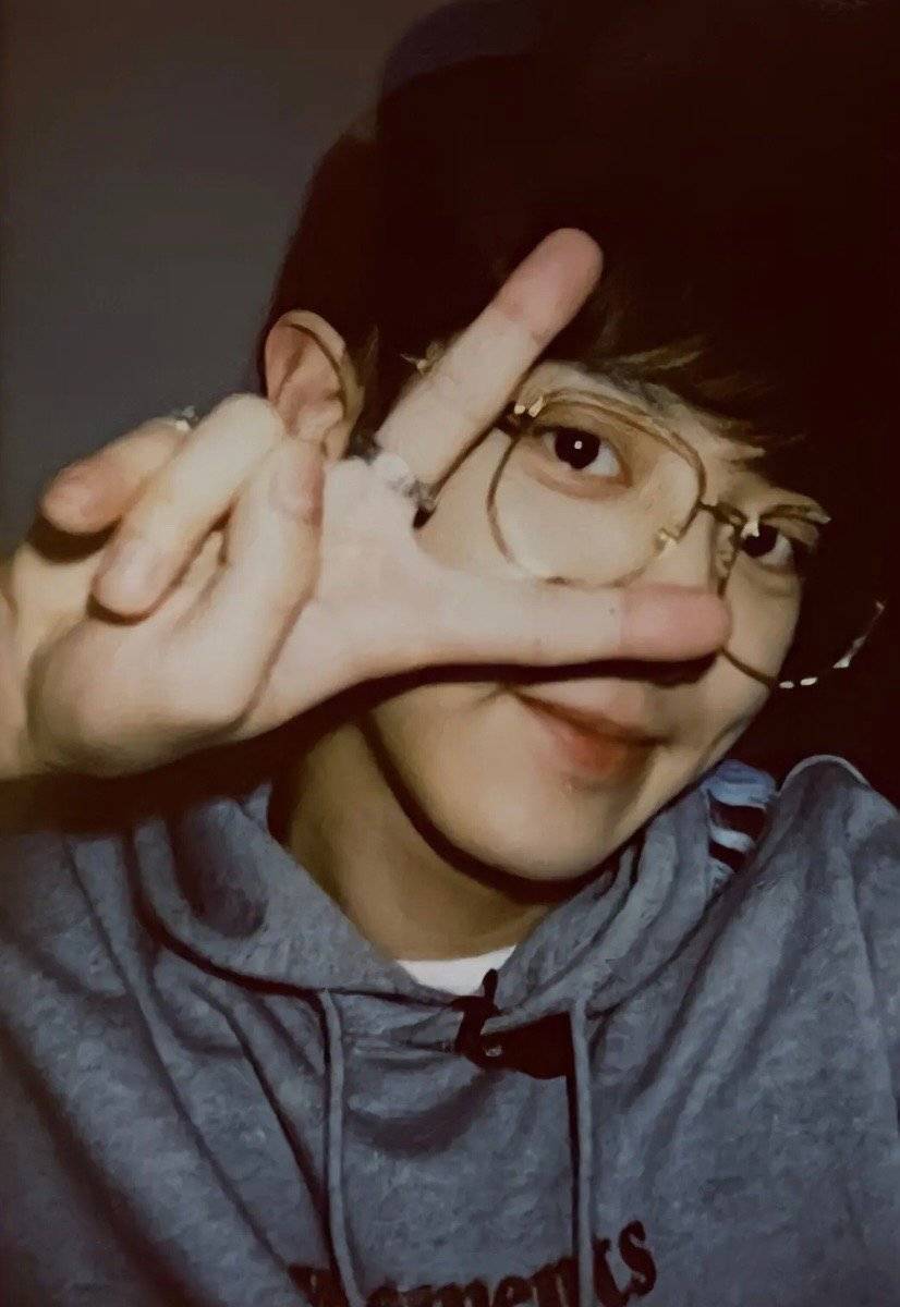 一些剪刀手灿烈