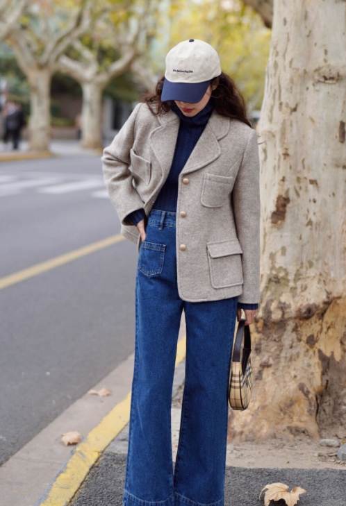 当你在穿这种针织单品的时候,下半身就可以去搭配硬朗的牛仔裤,用这种