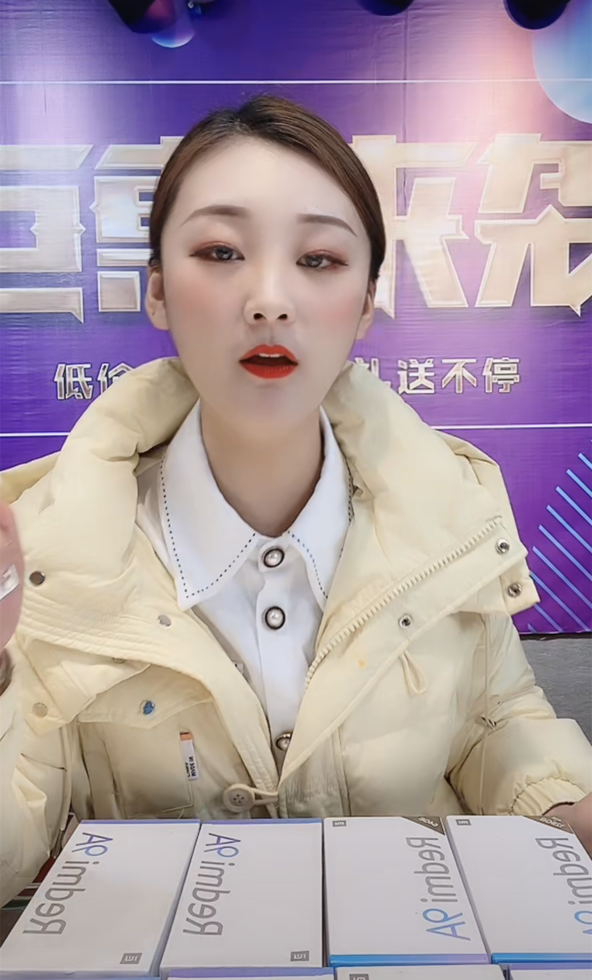 陈亚男正式回归直播带货，删除离婚文案，满屏飘字幕：支持亚男休闲区蓝鸢梦想 - Www.slyday.coM