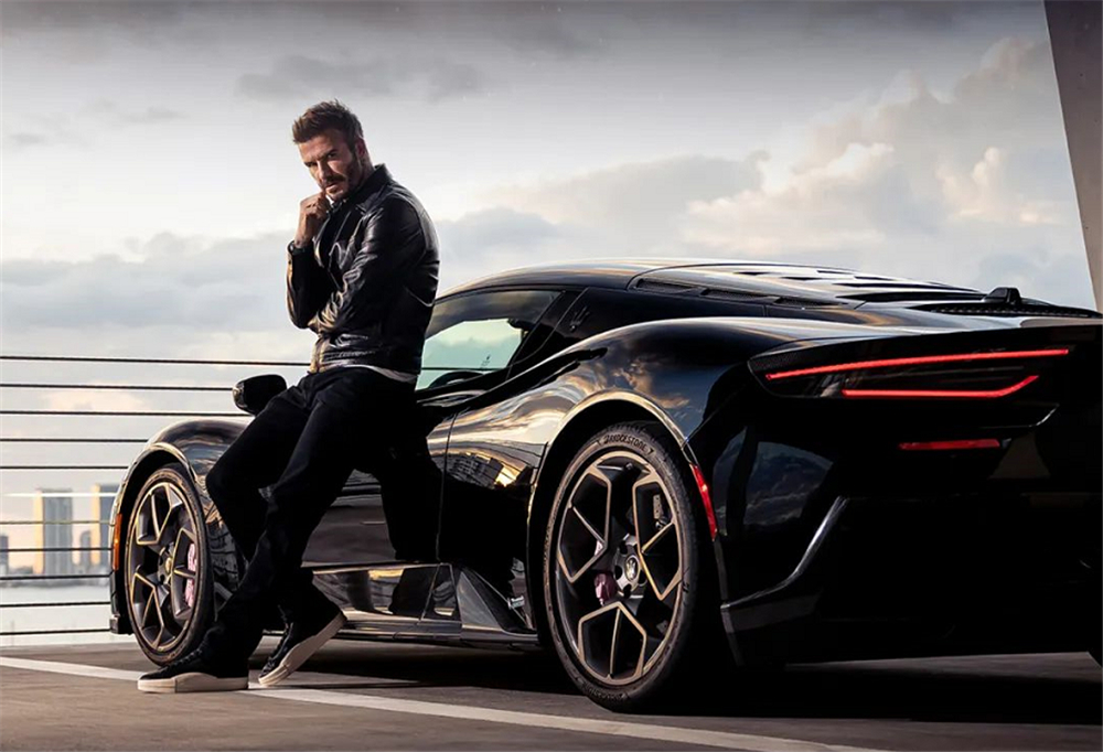 如今的贝克汉姆已经在美国成立了属于自己的国际迈阿密足球俱乐部.