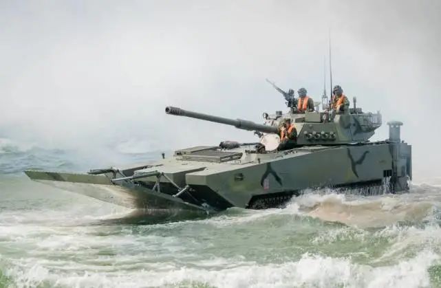 罕见同框！中美两栖突击车亮相泰国海军抢滩登陆演练