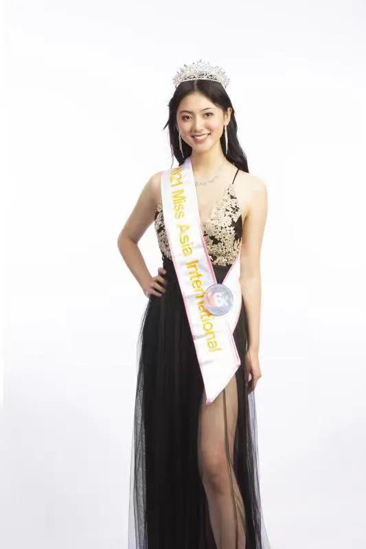 冠军桂冠第 33 届国际亚裔小姐选美大赛总决赛设有首轮半决赛和第二轮
