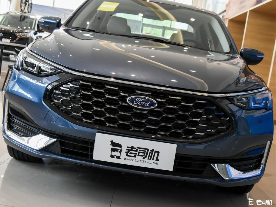 10万以内的佼佼者 桑塔纳 VS 福睿斯