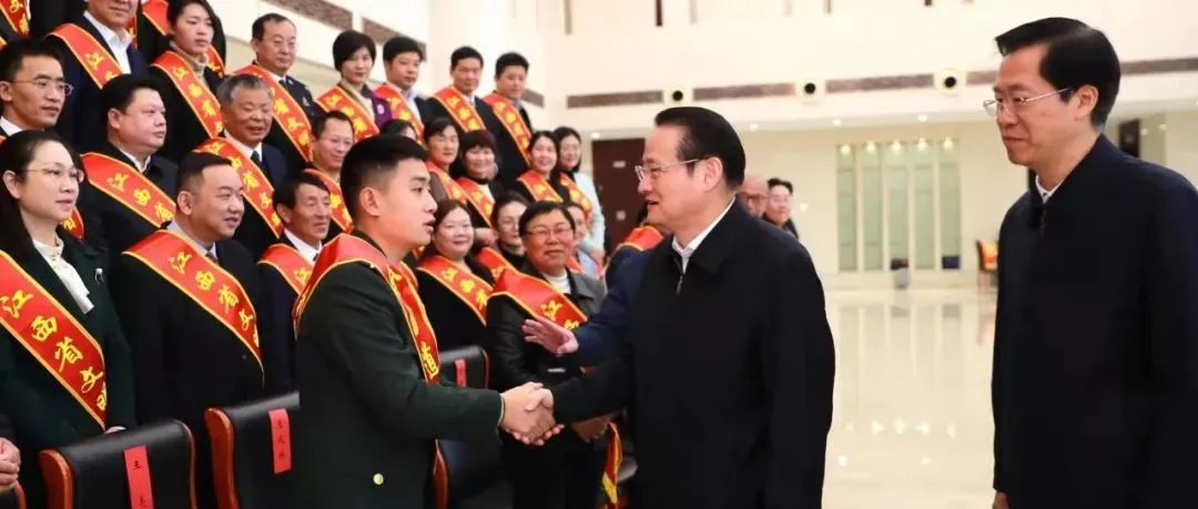 全省精神文明建设表彰大会召开，省委书记易炼红提出了这些要求