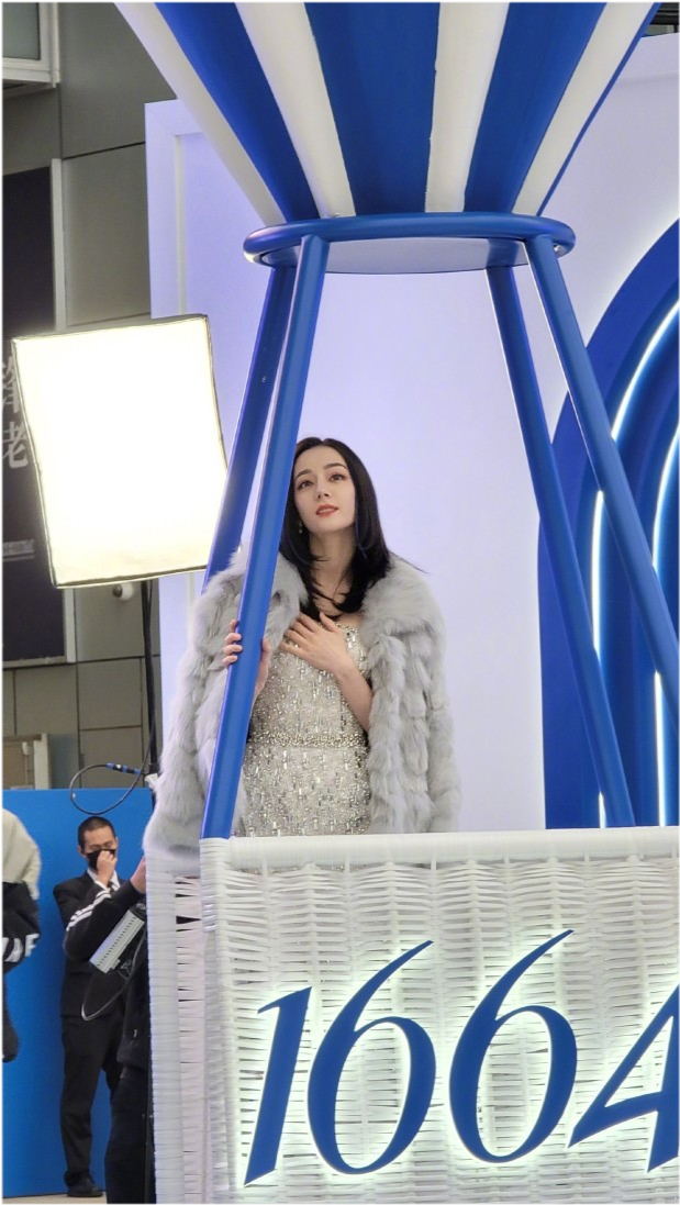 迪丽热巴生图比精修图还美!