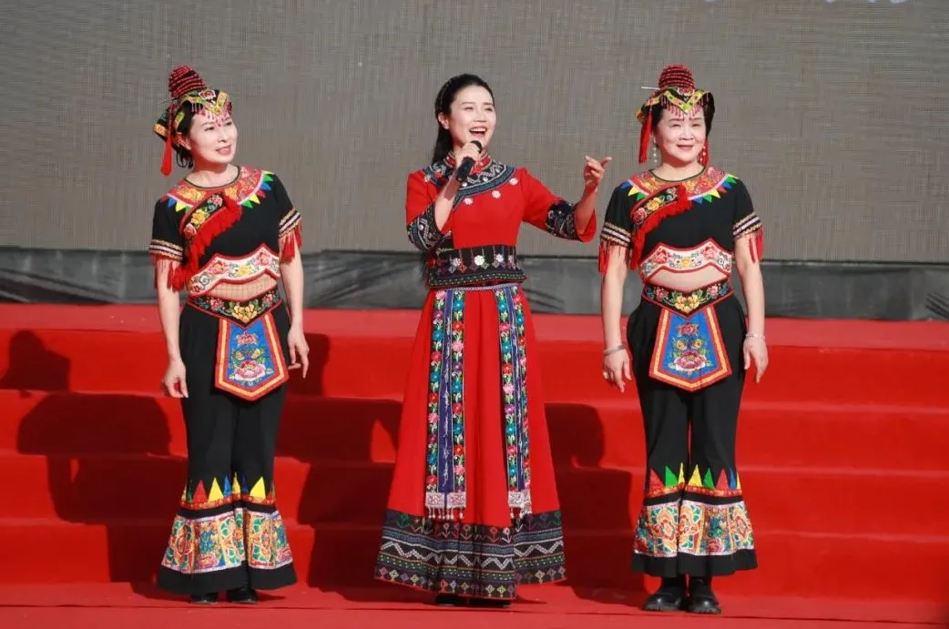 赤壁市组歌《春鱼望夫》嘉鱼县组歌《太阳一出满天红·南嘉儿女爱唱歌