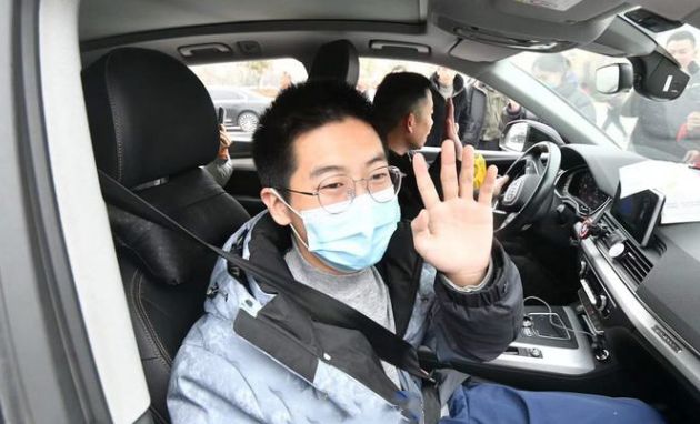 无耻!养父携亲戚到学校拦截孙卓,称14年养育之恩不如一辆奥迪休闲区蓝鸢梦想 - Www.slyday.coM 无耻!养父携亲戚到学校拦截孙卓,称14年养育之恩不如一辆奥迪休闲区蓝鸢梦想 - Www.slyday.coM