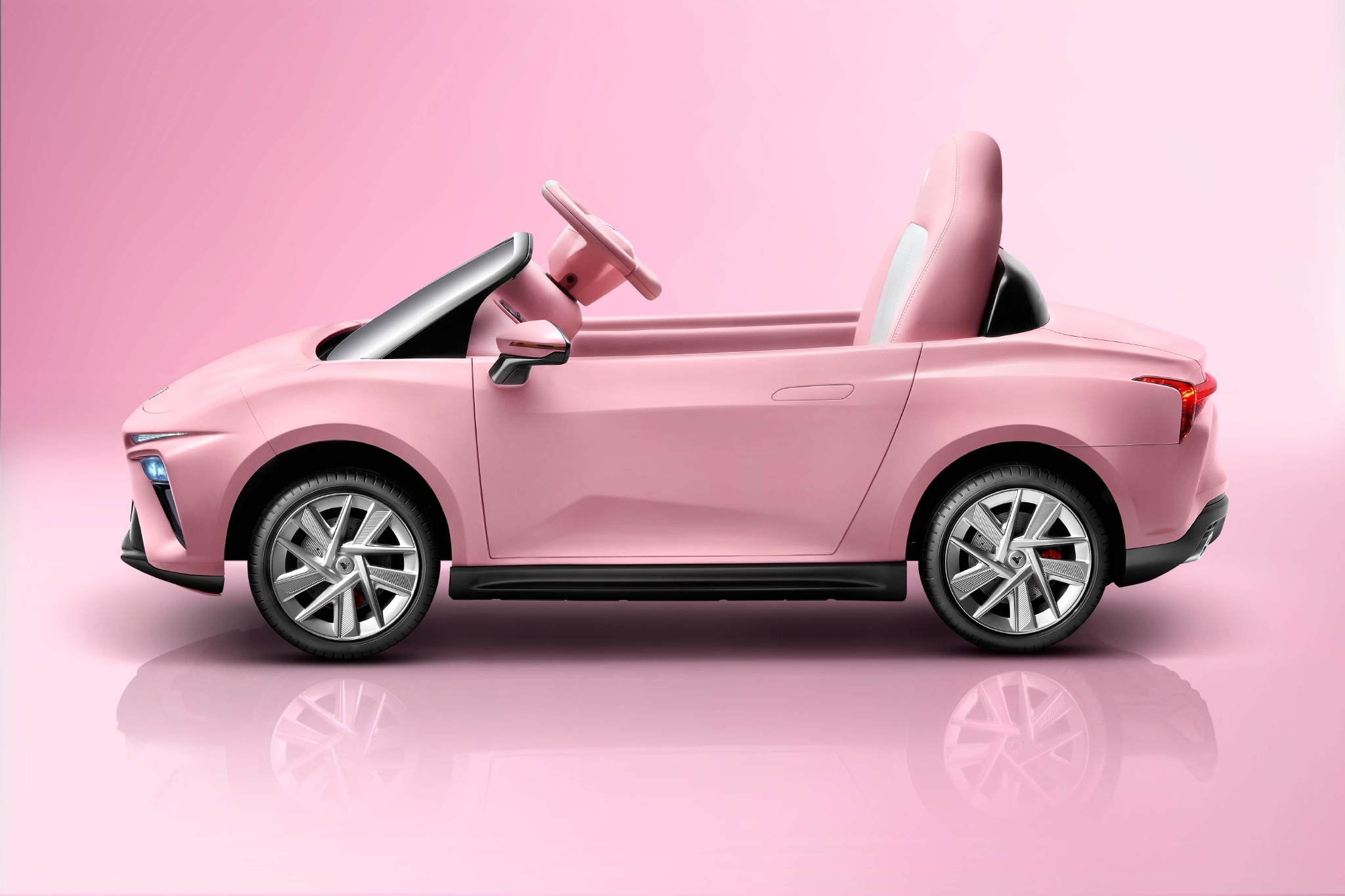 哪吒汽车又出新电车充一次电续航8公里售价仅需2999元还包邮