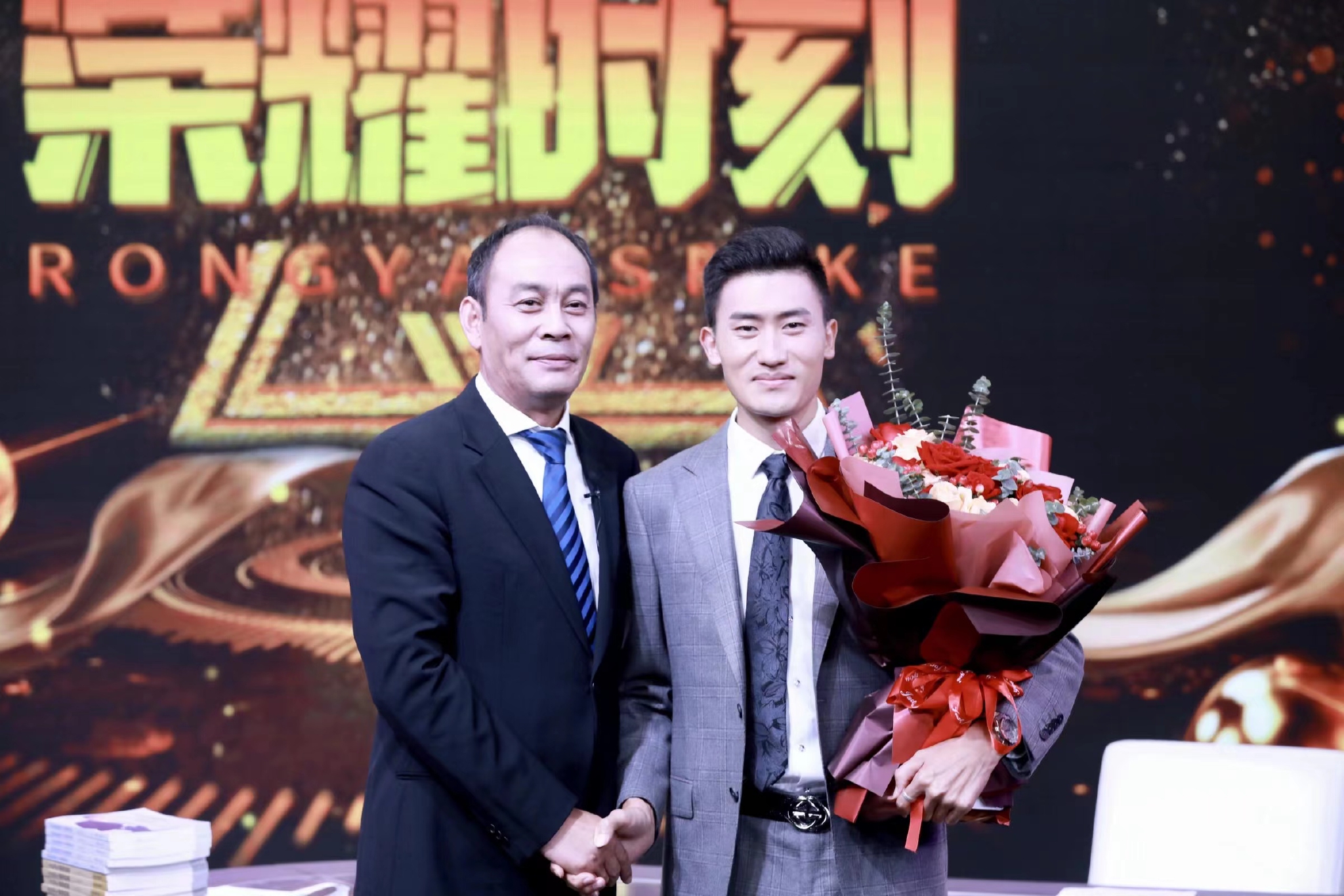 访谈录《荣耀时刻》——成功人士彭良波|荣耀时刻|养生|中医_新浪新闻
