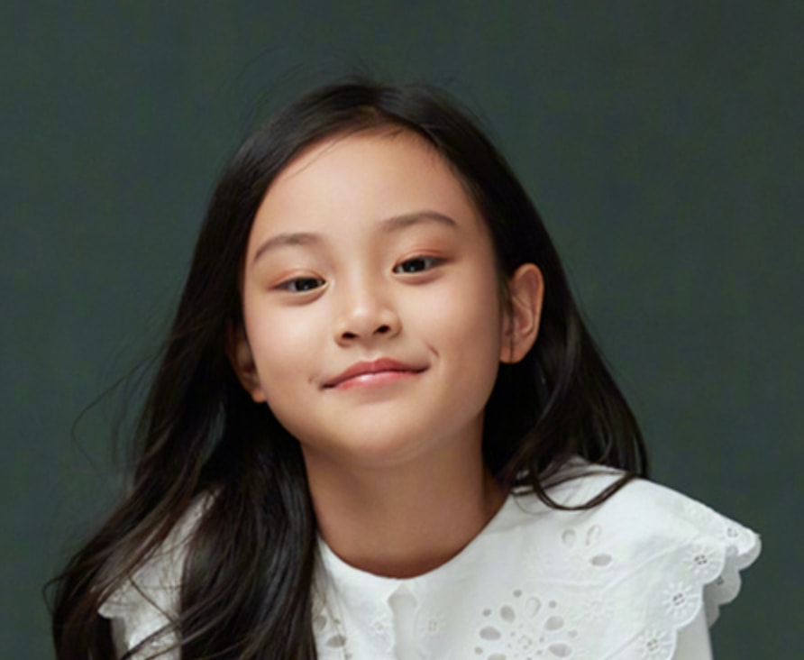 贾乃亮否认复婚甜馨女大十八变母女装很抢镜