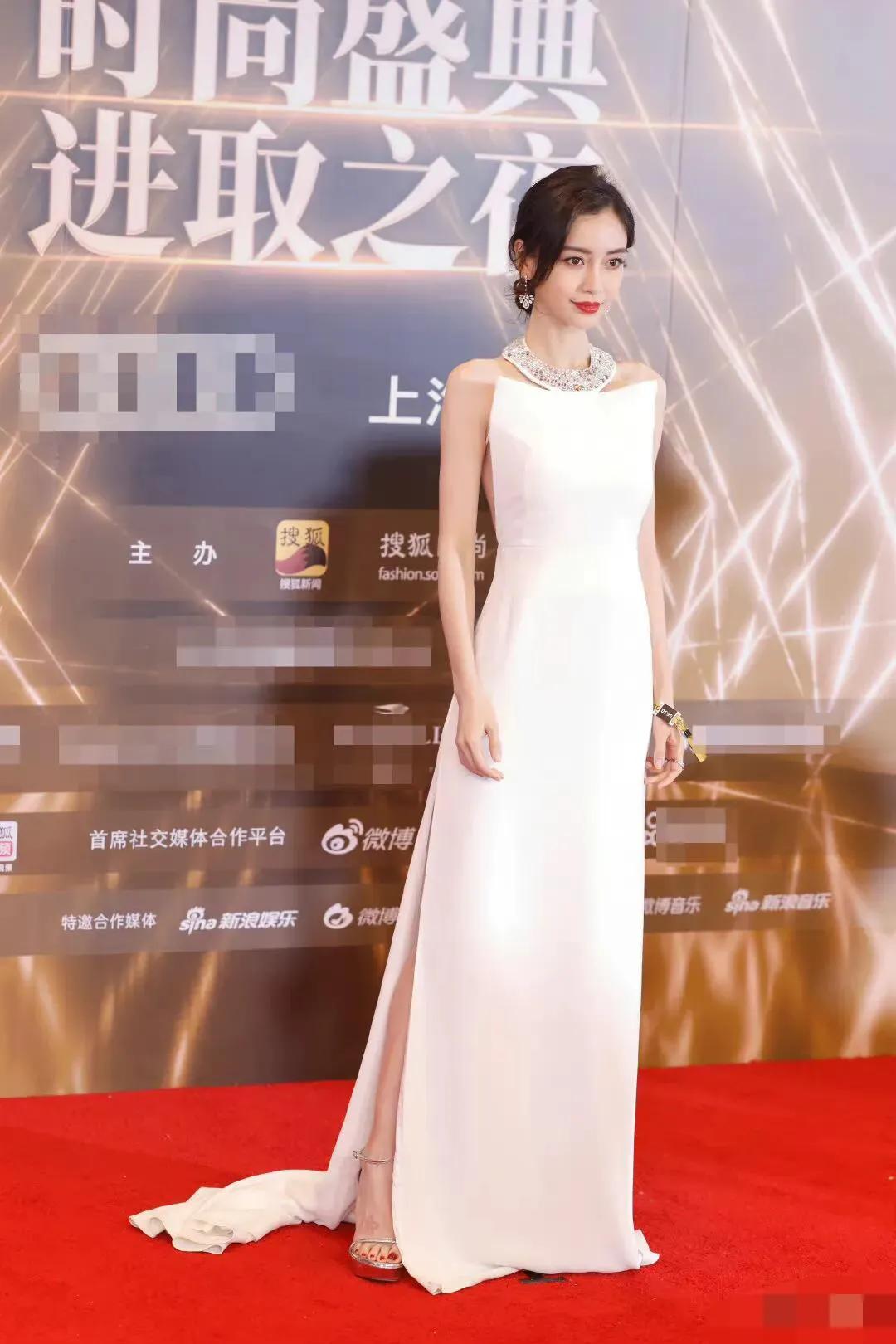 杨颖真的好自制,好瘦呀!但又不像今晨那样给人"纸片人"的感觉!