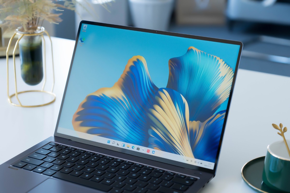 华为发布超级智慧笔记本matebook x pro 2022款__财经头条