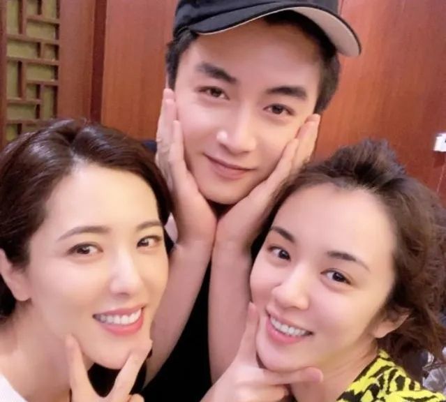 陈晓最近忙不有时间出来喝一杯袁姗姗语气暧昧那你变帅没