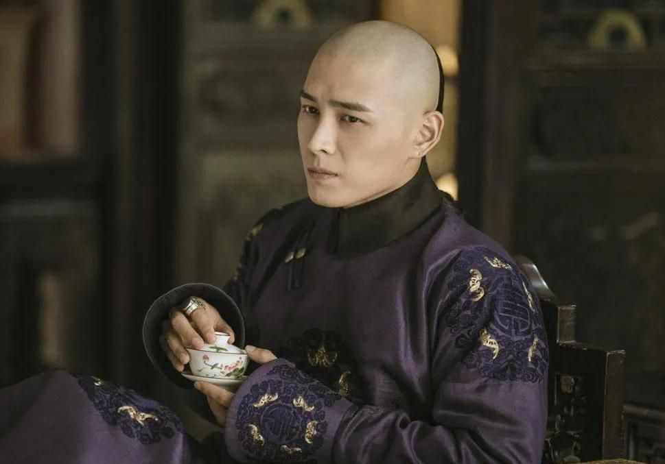 乾隆的弟弟弘昼一生多次上演活出丧到底是装糊涂还是真荒诞