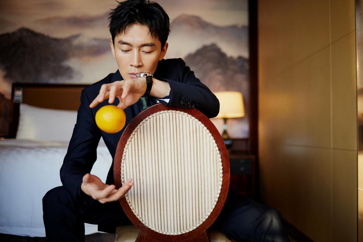 曹磊出席2021搜狐时尚盛典荣获年度突破男明星称号