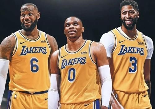 湖人为什么战绩不佳,一手好牌打烂了?因为两个教练根本不会打牌休闲区蓝鸢梦想 - Www.slyday.coM 湖人为什么战绩不佳,一手好牌打烂了?因为两个教练根本不会打牌休闲区蓝鸢梦想 - Www.slyday.coM