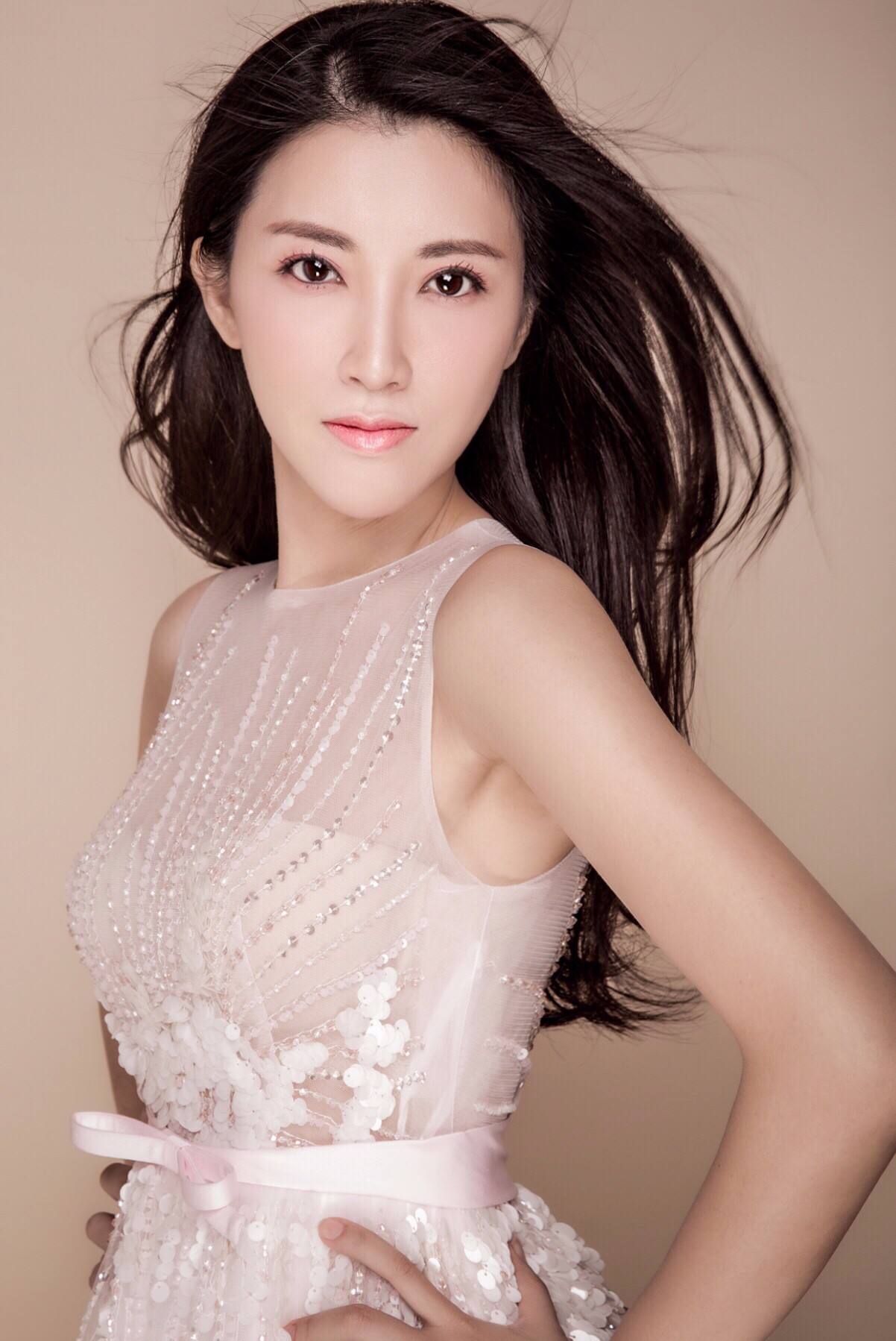 《外来媳妇本地郎》44岁湛江美女伍燕,身份不简单,已嫁富商生子__财经