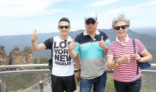 印小天悼念父亲嘴巴哆嗦眼泪止不住至今未完成父亲生前的愿望