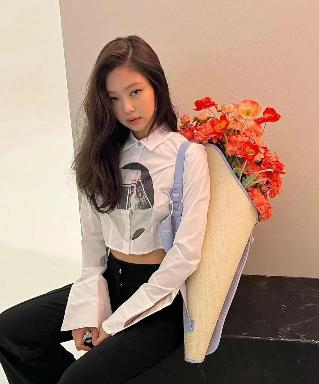 jennie白衬衫营业照美女拍照氛围感总是拿捏的很到位