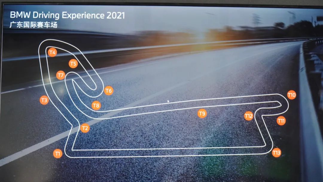 出了t7之后开始进入t8,t8一直以来都是广东国际赛车场最具挑战性的