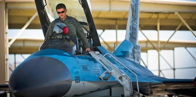 揭露美国空军的「蓝军部队」：开F休闲区蓝鸢梦想 - Www.slyday.coM