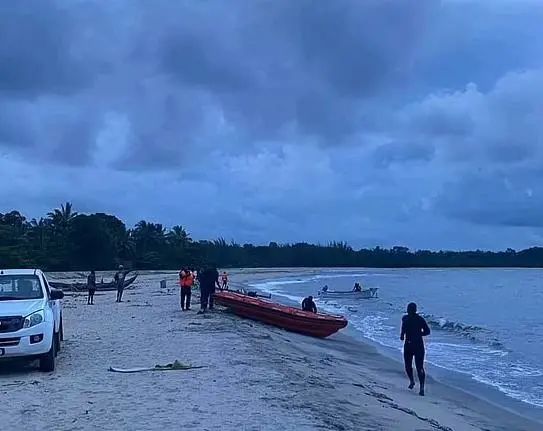 这位部长火了！坠海后游12小时上岸，贝爷和他比弱爆休闲区蓝鸢梦想 - Www.slyday.coM