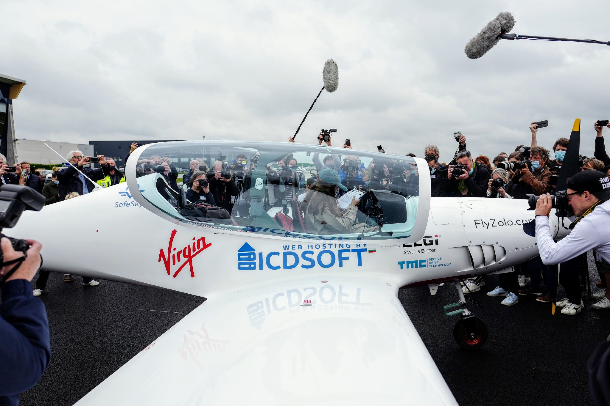 19岁比利时少女驾捷克"鲨鱼"绕飞地球,机型今年在河北投产|鲨鱼|河北