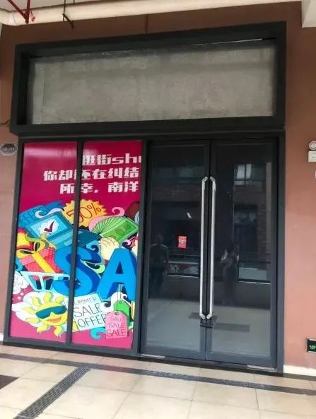 轿车右转与摩托车相撞致1死，海口交警：轿车司机全责！休闲区蓝鸢梦想 - Www.slyday.coM