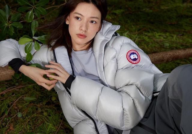 为什么当代00后，宁愿跟风穿“假大鹅”，也不爱中国波司登？休闲区蓝鸢梦想 - Www.slyday.coM