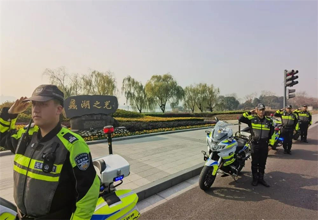 无锡滨湖倾心为民勇担当交警铁骑护平安