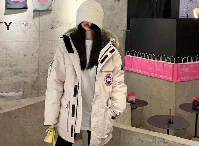 为什么当代00后，宁愿跟风穿“假大鹅”，也不爱中国波司登？休闲区蓝鸢梦想 - Www.slyday.coM