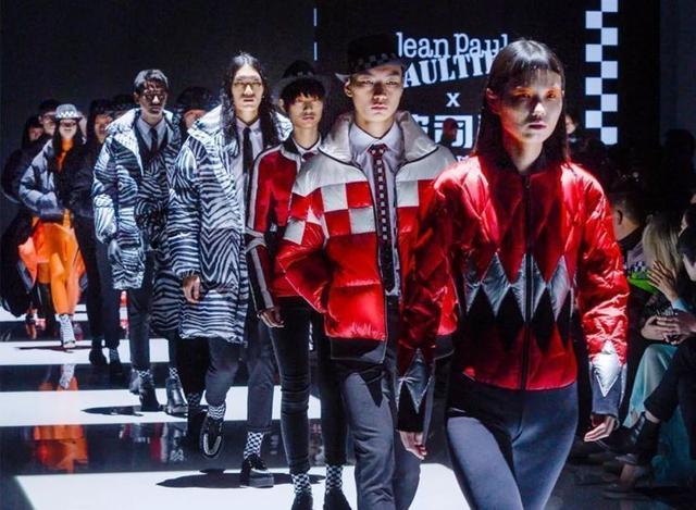 为什么当代00后，宁愿跟风穿“假大鹅”，也不爱中国波司登？休闲区蓝鸢梦想 - Www.slyday.coM