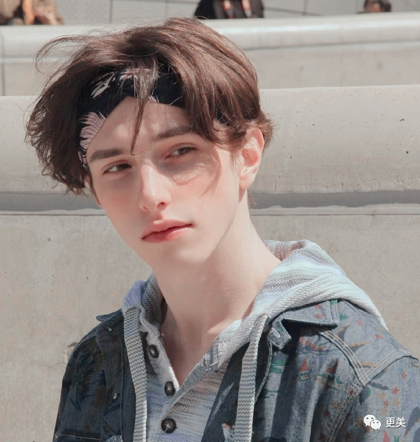 eric warner出生于97年(也有人说是94),身高181cm,是一位美籍韩国模特