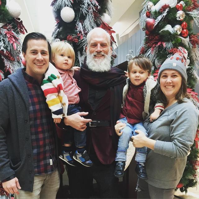 “世界上最时尚的圣诞老人”走红北美，连贾斯汀·比伯都求合影休闲区蓝鸢梦想 - Www.slyday.coM