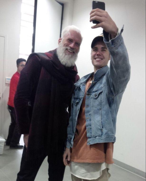 “世界上最时尚的圣诞老人”走红北美，连贾斯汀·比伯都求合影休闲区蓝鸢梦想 - Www.slyday.coM