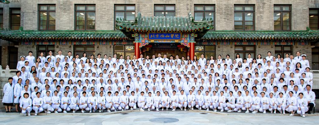 　　2021年北京协和医院百年院庆之际妇产科学系大合影（北京协和医院供图）