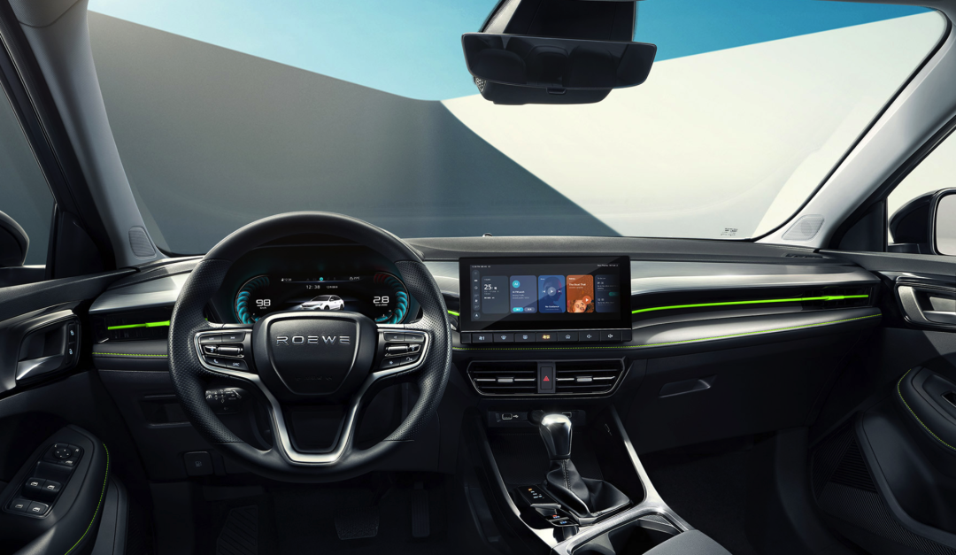 手握10万预算，人生第一辆车选凯翼轩度还是荣威i5？