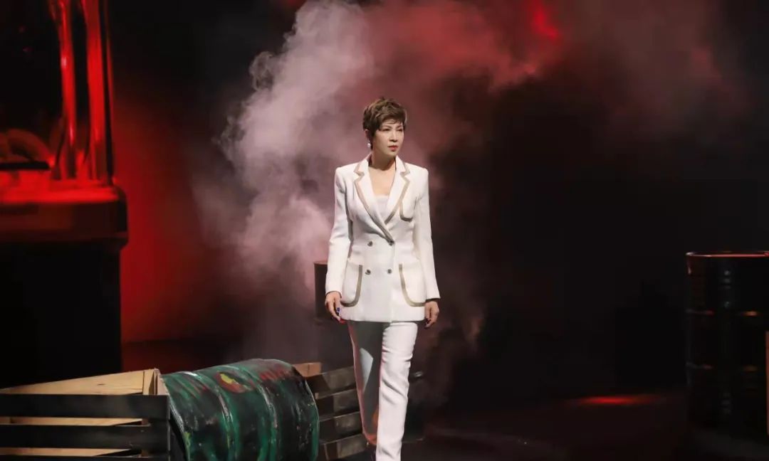 杭天琪致敬排爆英雄贺丽远《向你致敬》今晚持续暖心