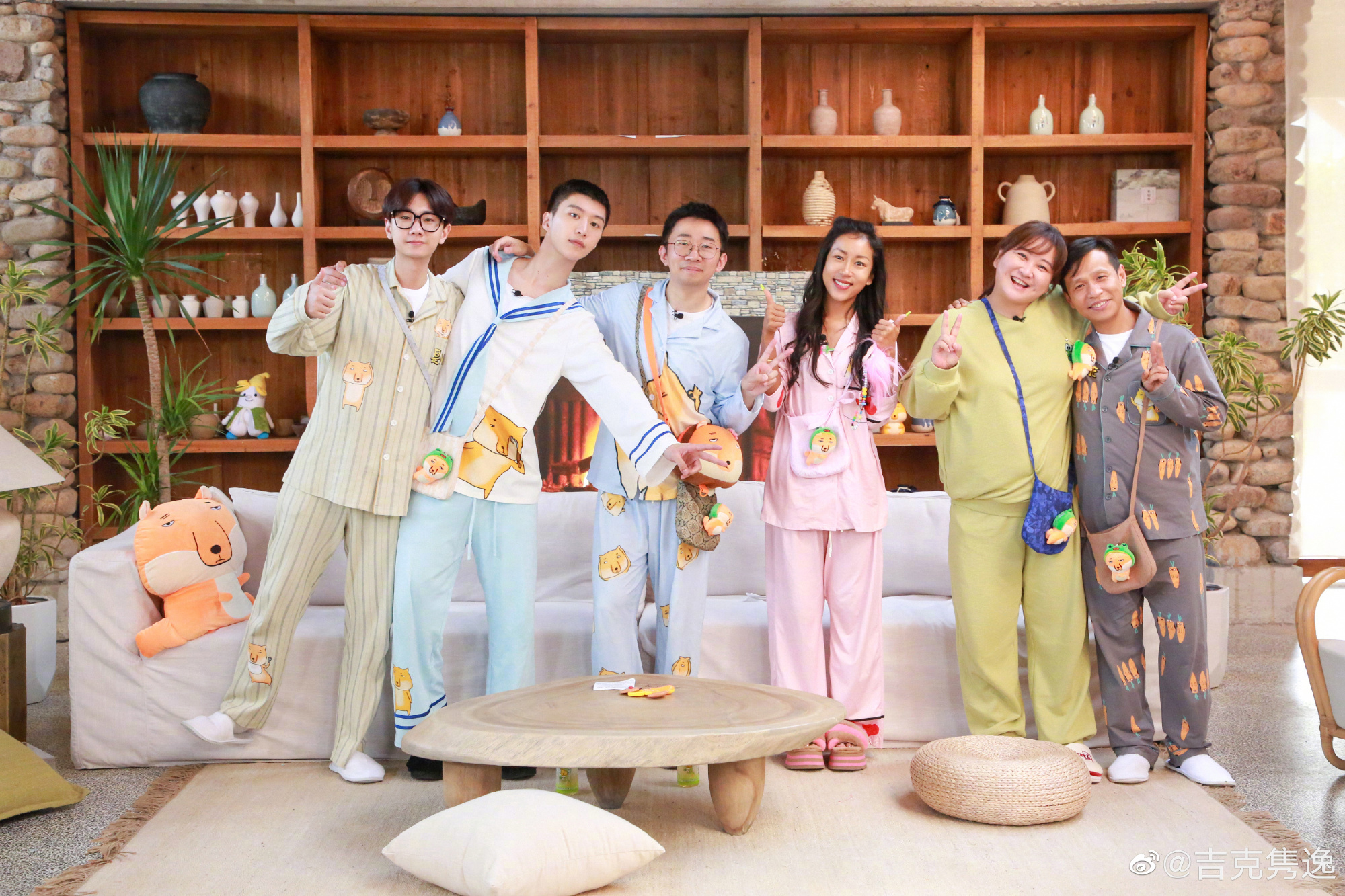 吉克隽逸发博晒和春游家族的合照