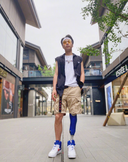 汶川截肢女孩说自己也在被网友治愈 谢谢网友们给她力量休闲区蓝鸢梦想 - Www.slyday.coM