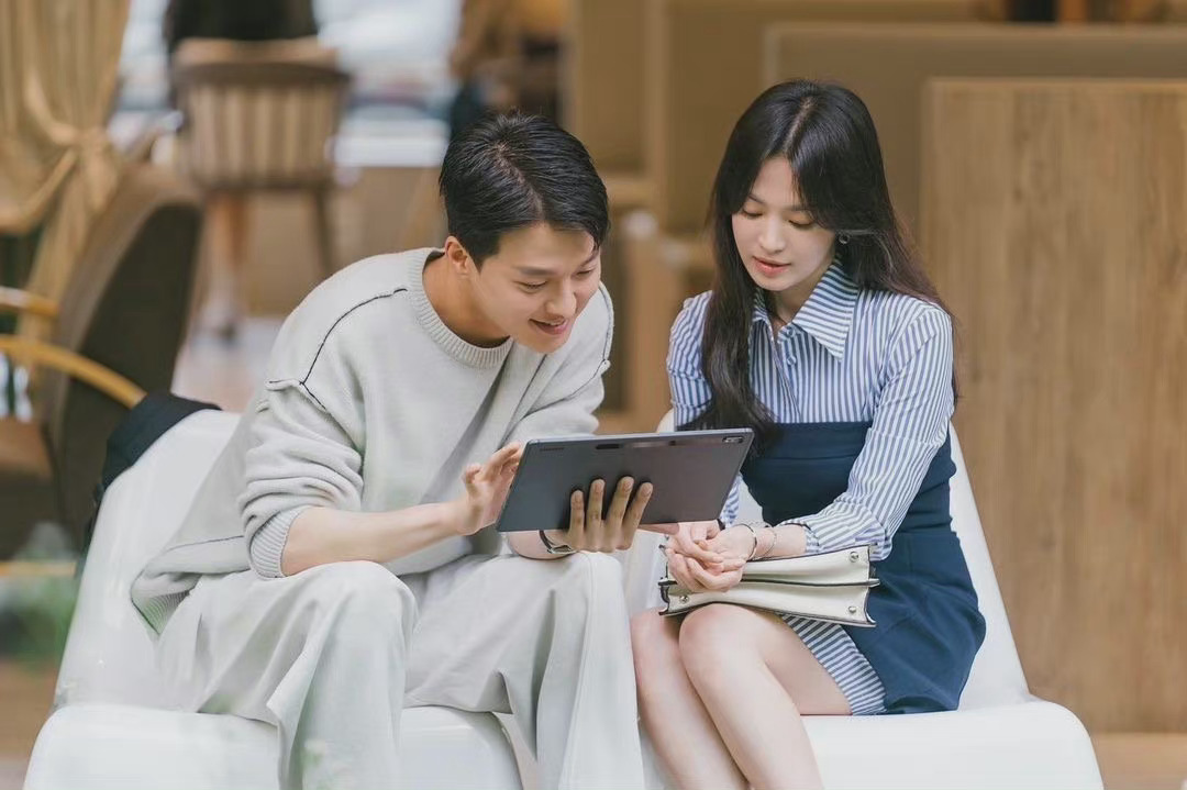 宋慧乔张基龙现在正在分手时新剧剧照