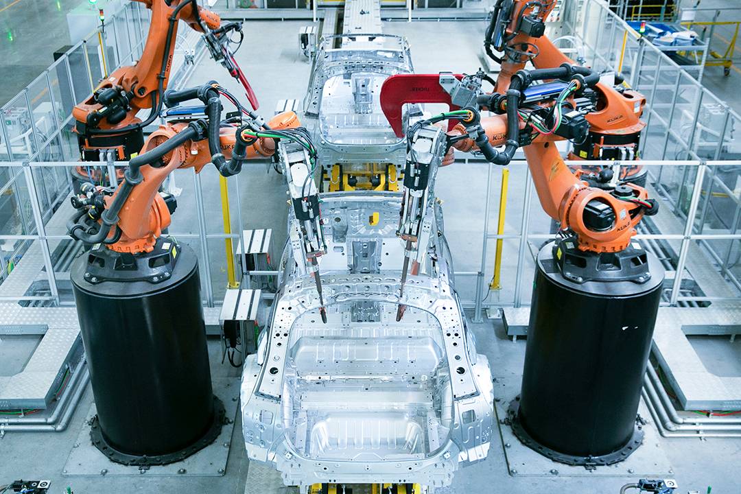 走进北汽蓝谷麦格纳工厂揭秘高端新能源汽车应有的机械素质