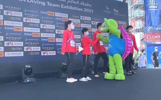 太逗了！全红婵险被“乌龟”撞倒，王涵赶紧扶住，网友为红姐叫屈休闲区蓝鸢梦想 - Www.slyday.coM