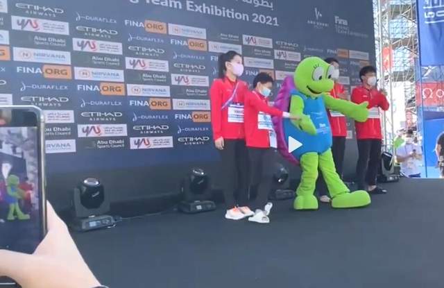 太逗了！全红婵险被“乌龟”撞倒，王涵赶紧扶住，网友为红姐叫屈休闲区蓝鸢梦想 - Www.slyday.coM