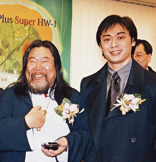 原来樊少皇的父亲也参演了力王演了一个反派结局很惨