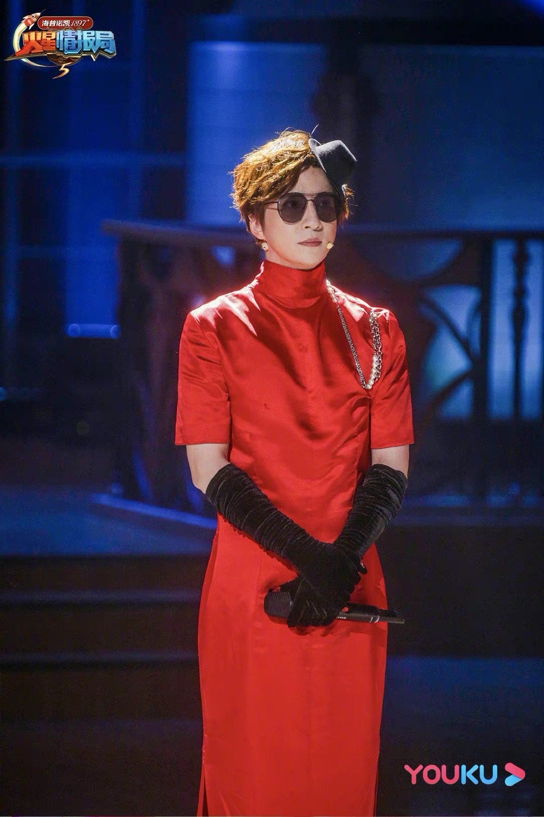 穿旗袍的薛之谦哈哈哈多少有点辣眼睛了